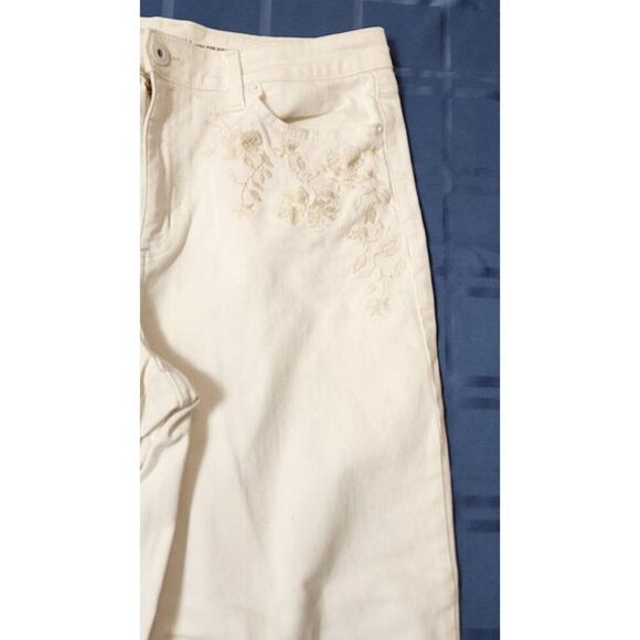 I.N.C International Concepts High Rise Denim White Embroidered Size 14 Jeans - Picture 3 of 9